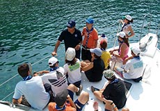 Mentoring volunteers in a National Marine Park